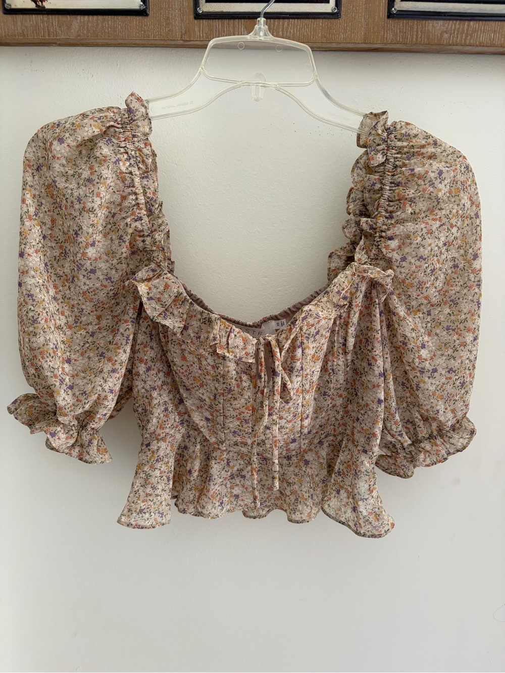 Astr Floral Puff-Sleeve Ruffle Peplum Blouse in Beige Multi